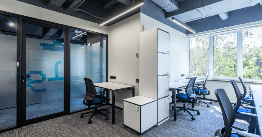 Flexible office space in Missouri with modern private workstations, collaborative areas, and professional office amenities.